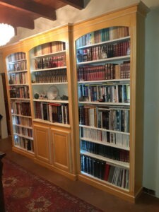 Fabrications d'une bibliothèque en chêne massif de Louis XVI compose de trois colonne