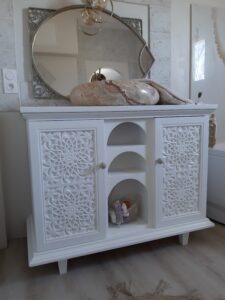 Fabrication d'un meuble de salle de bain en chêne avec deux porte et trois niches