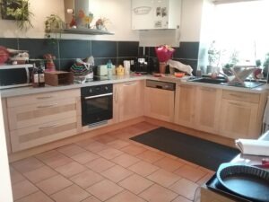 Relooking d'une cuisine avant interventions couleur bois naturel