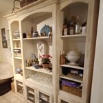 bibliothèque en chêne composer de trois colonne et de quatre porte